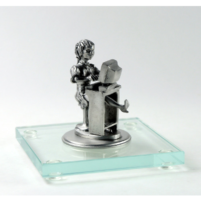 Miniatur EDV-Frau auf Glassockel