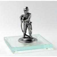 Miniatur Feuerwehrmann auf Glassockel