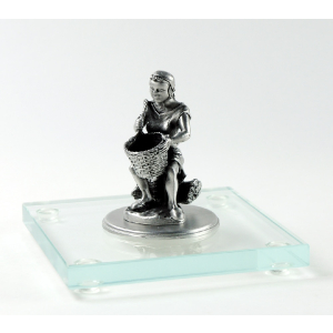 Miniatur Korbmacherin auf Glassockel