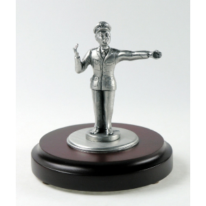 Miniatur Polizist auf rundem Sockel