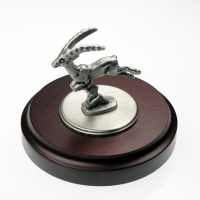 Miniatur Steinbock auf rundem Sockel Rosenholz-Design