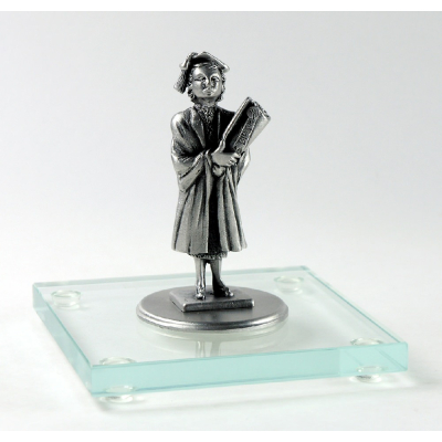 Miniatur Studentin auf Glassockel