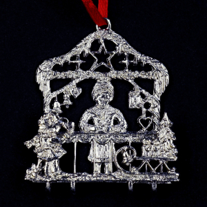 3D-Zinnminiatur Weihnachtsstand mit Kind & Schlitten - SilverStylePewter